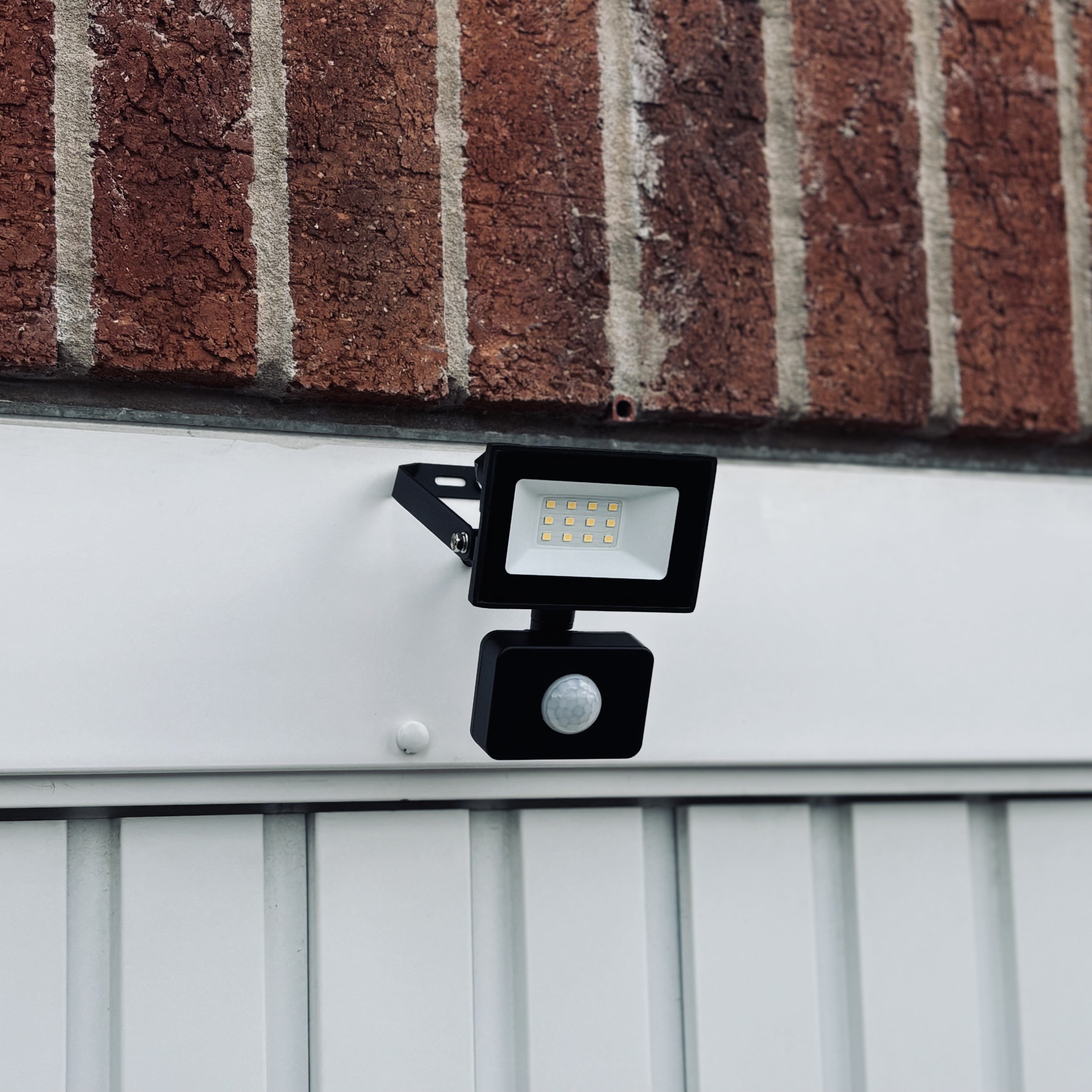 Lutec Halo 10W LED PIR Outdoor Floodlight – Black (IP44)