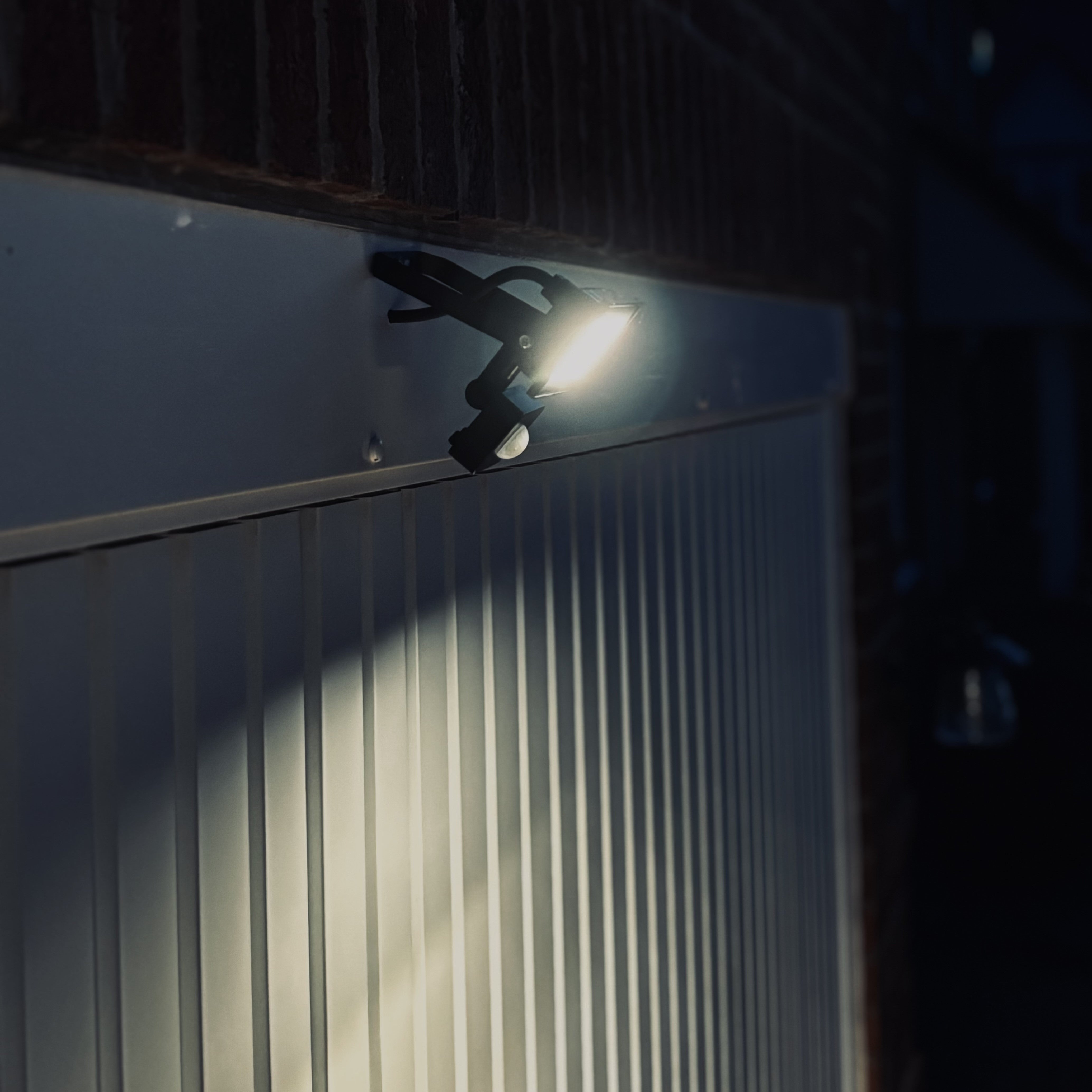 Lutec Halo 10W LED PIR Outdoor Floodlight – Black (IP44)