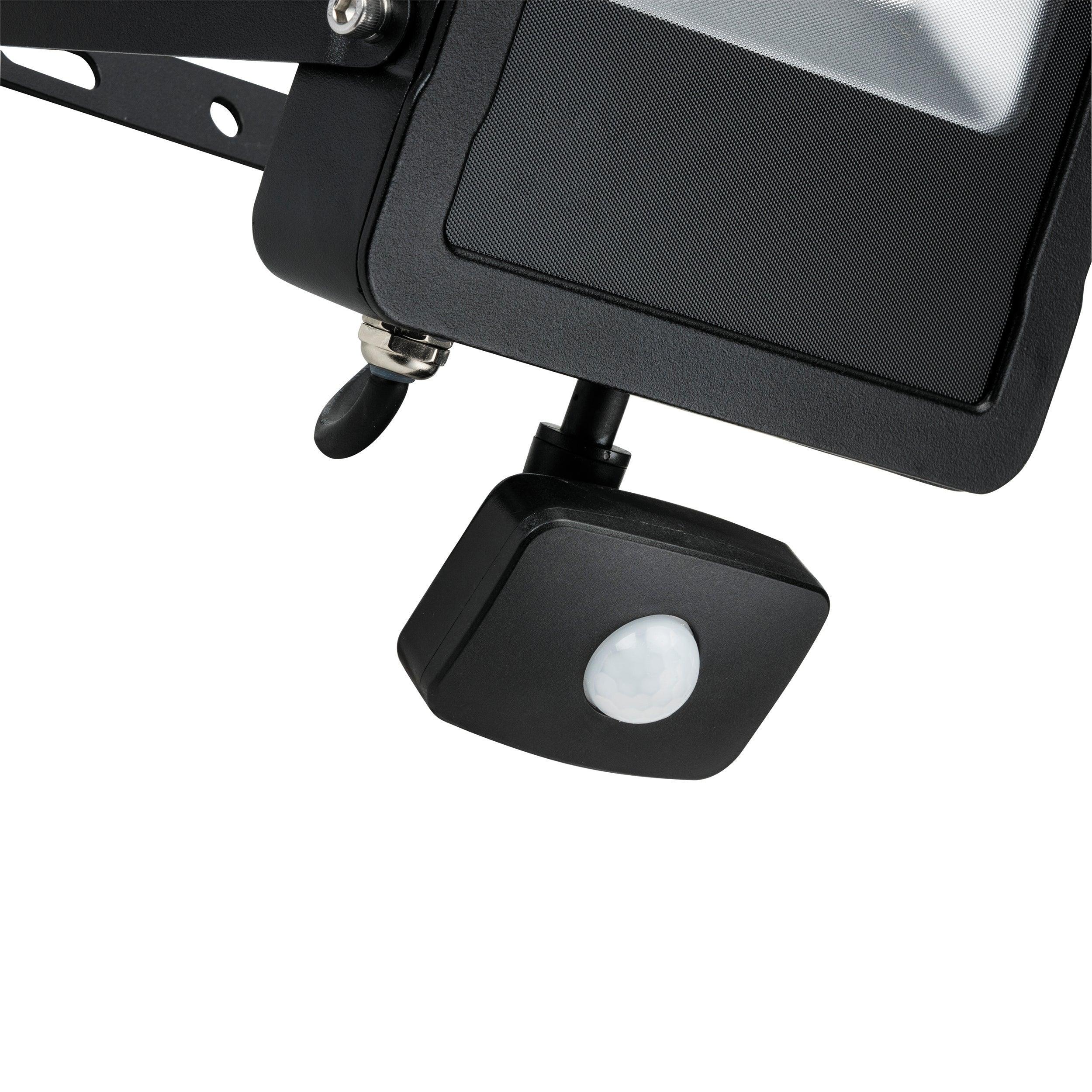 surge pir ip44 led flood light 50w cool white by saxby lighting, close up image 100
