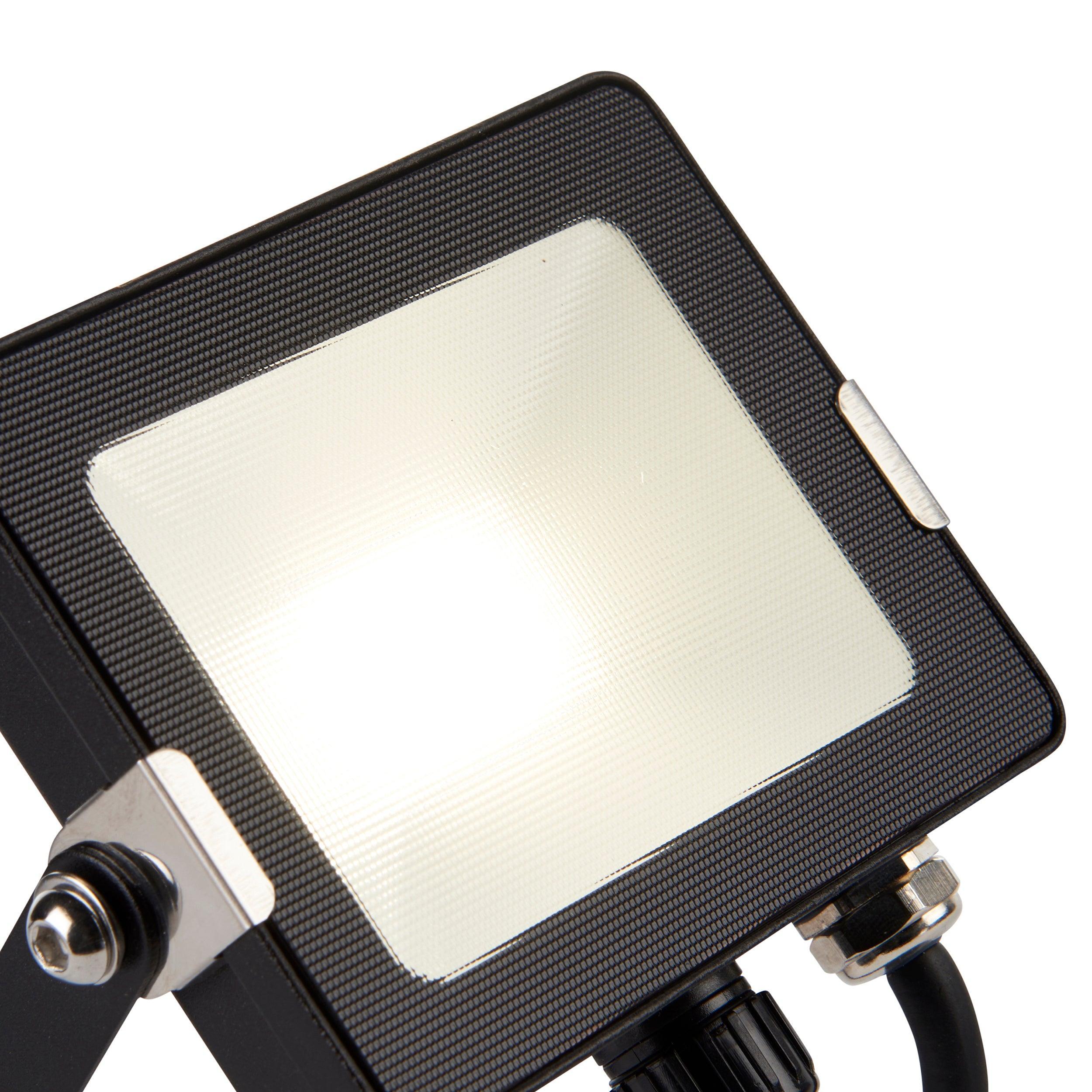 salde ip65 led flood light 20w cool white by saxby lighting, close up image 79