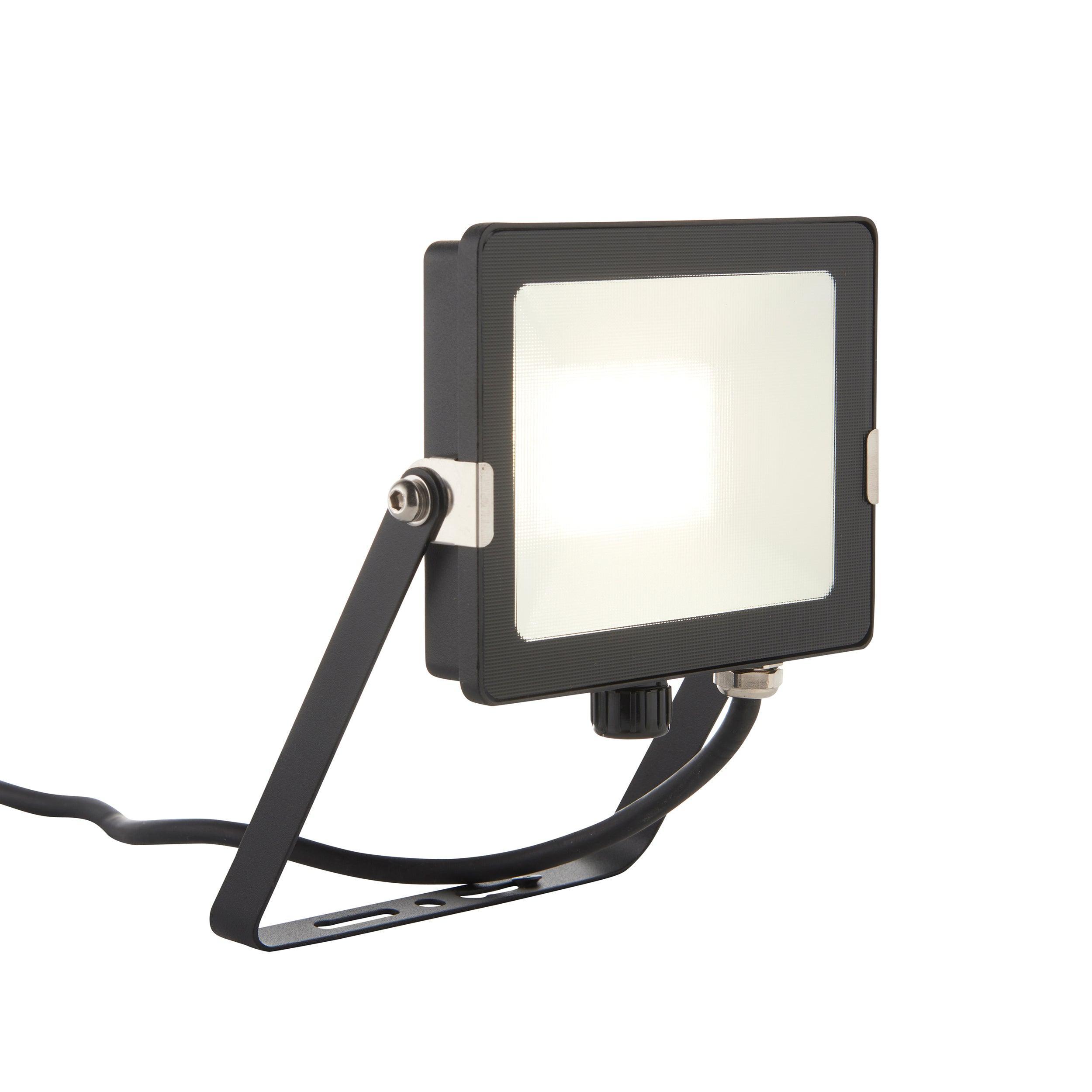 salde ip65 led flood light 30w cool white by saxby lighting, close up image 179