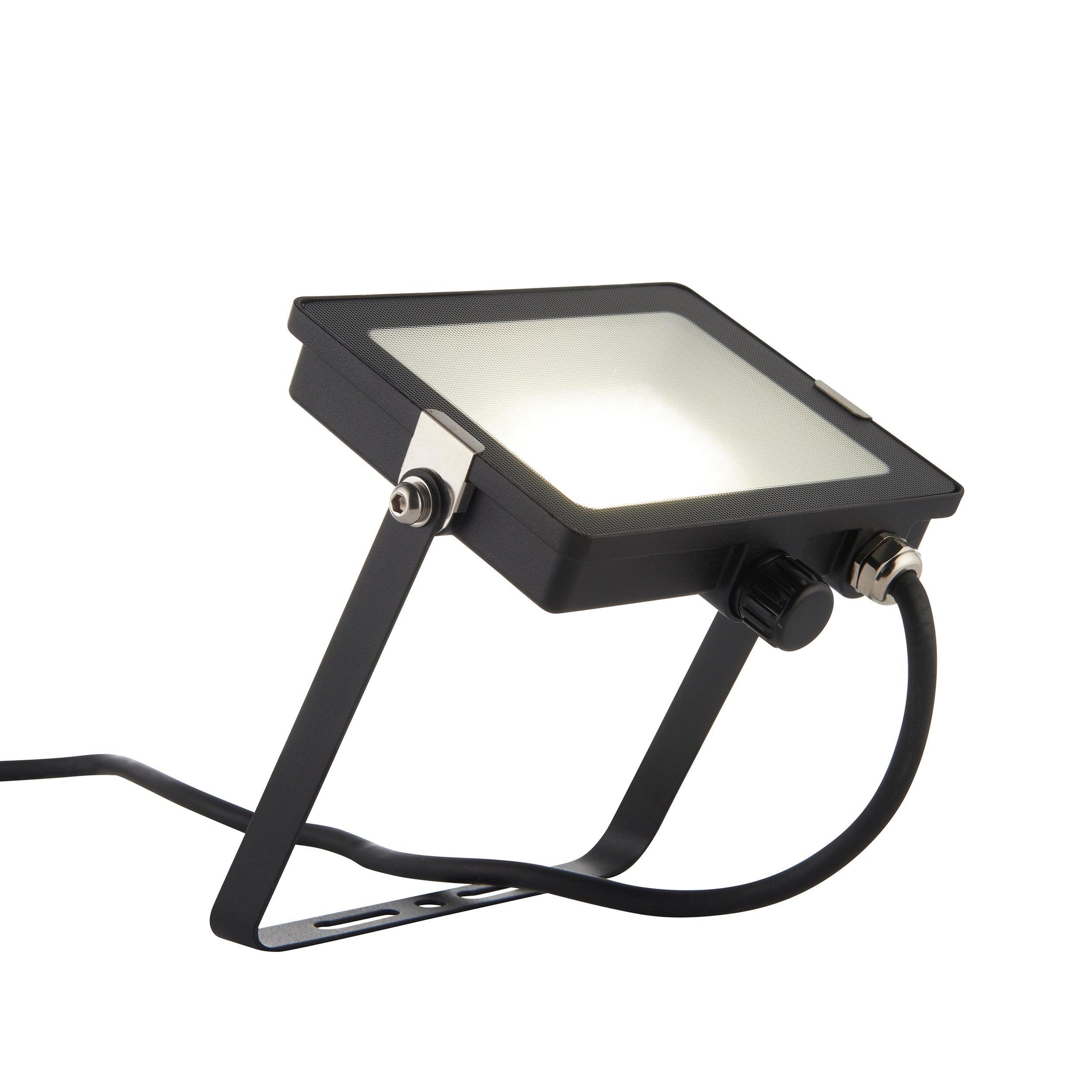 salde ip65 led flood light 30w cool white by saxby lighting, close up image 130