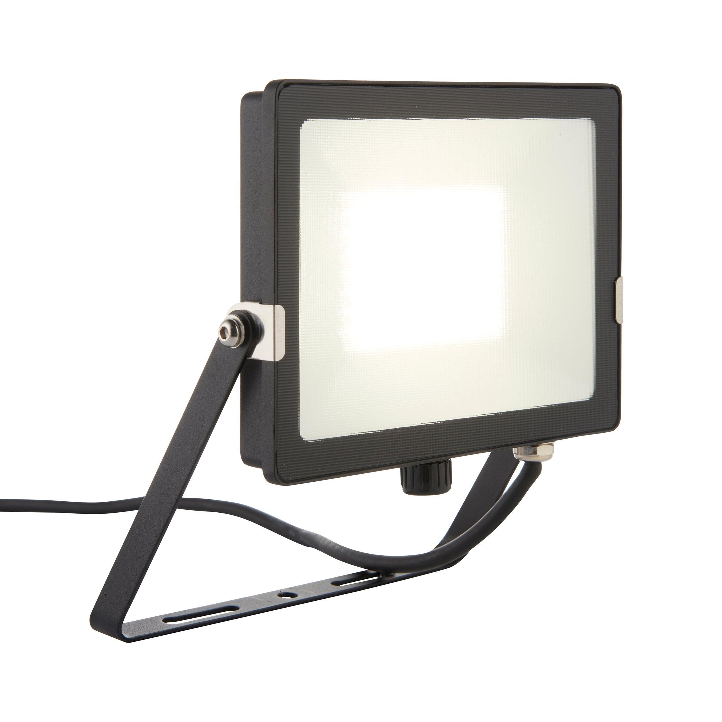 salde ip65 led flood light 50w cool white by saxby lighting, close up image 178