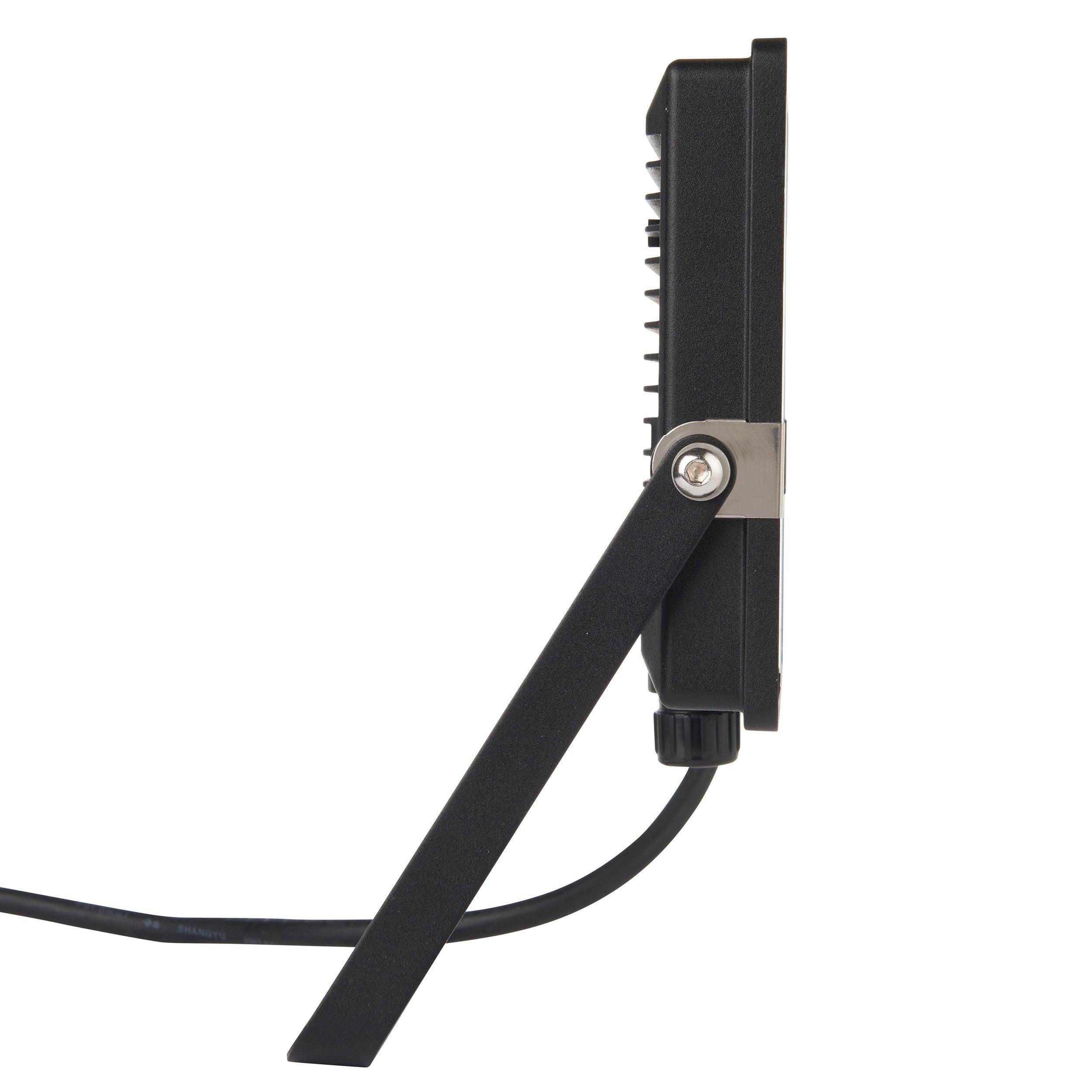 salde ip65 led flood light 50w cool white by saxby lighting, close up image 77