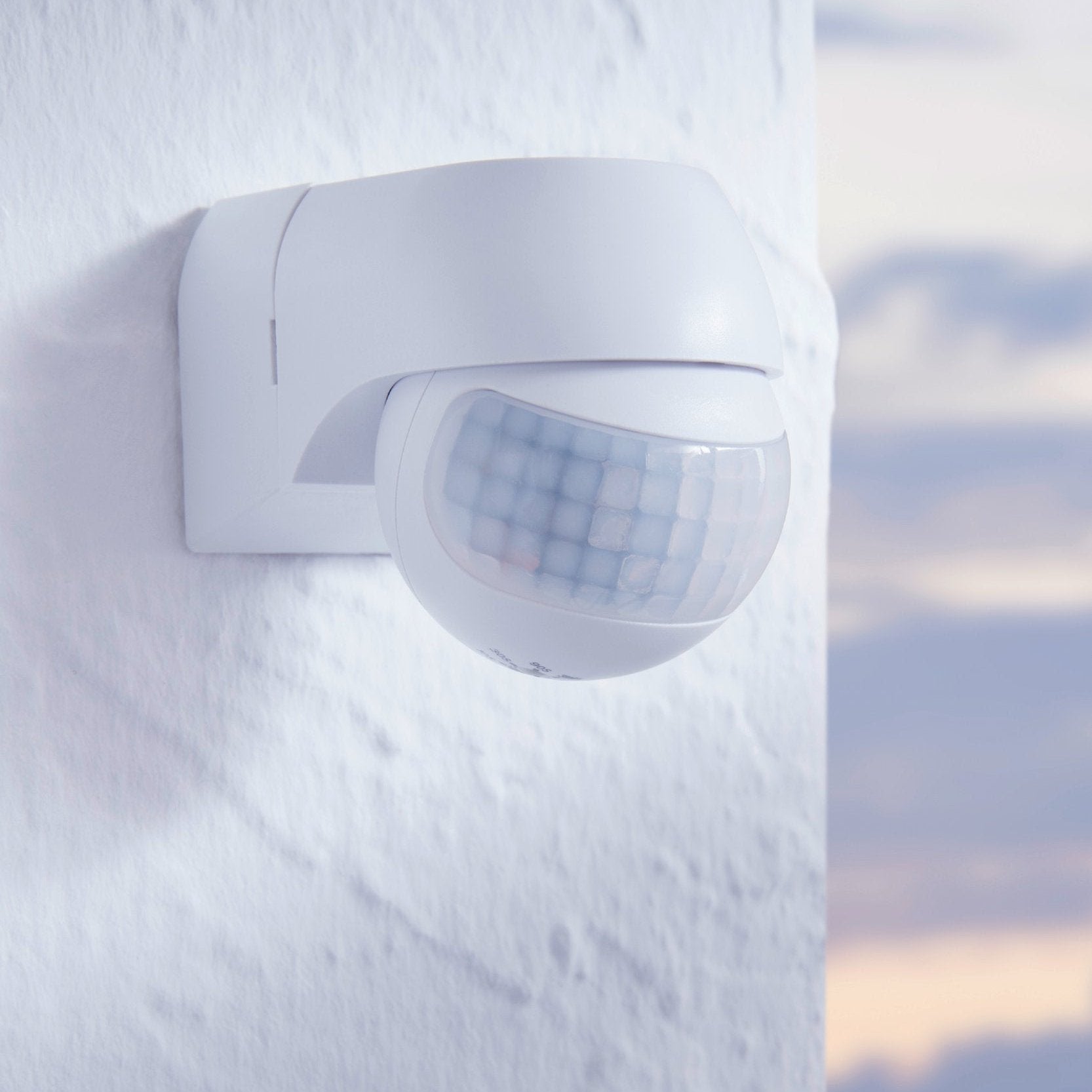 eglo detect me 1 ip44 white pir light sensor