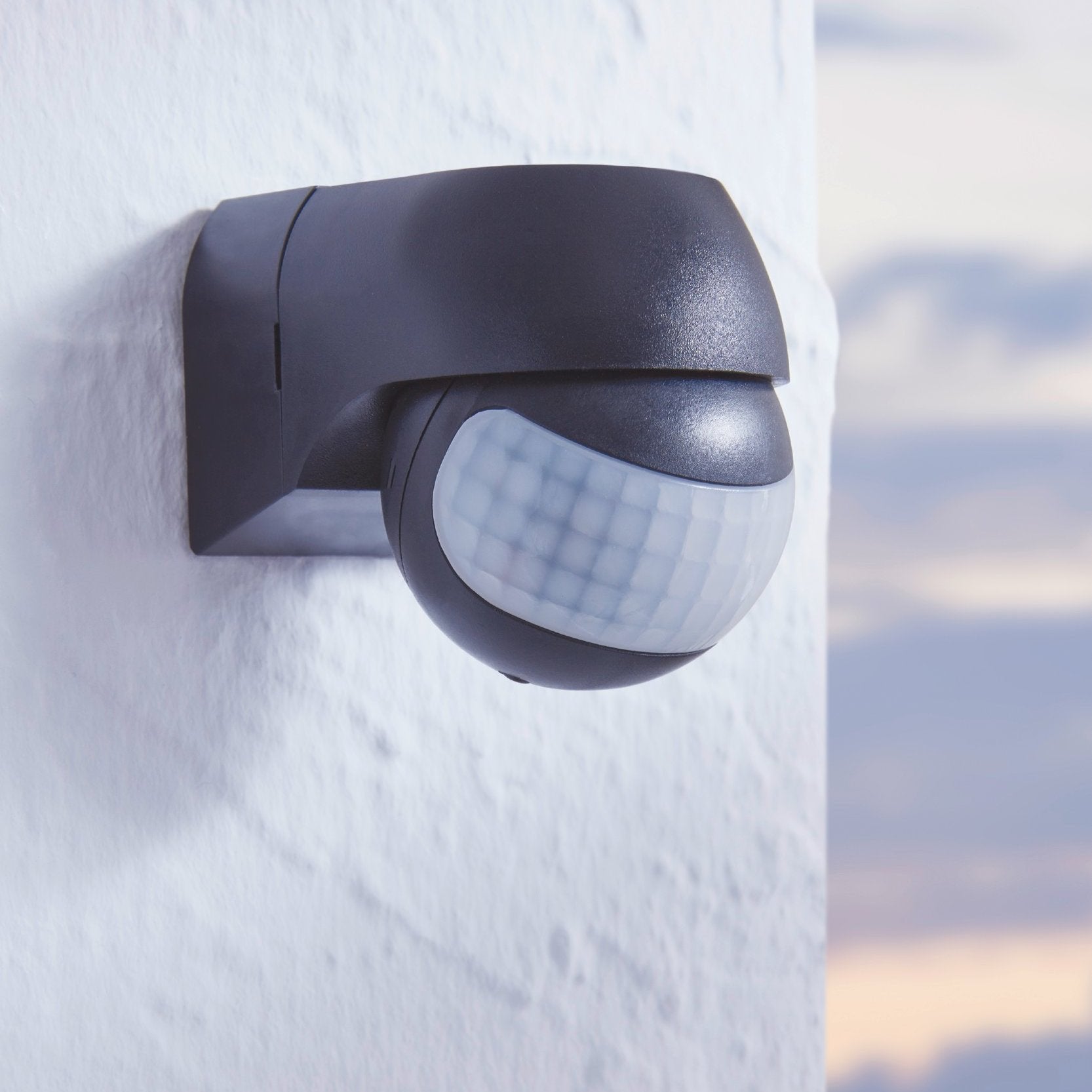 eglo detect me 1 ip44 black pir light sensor