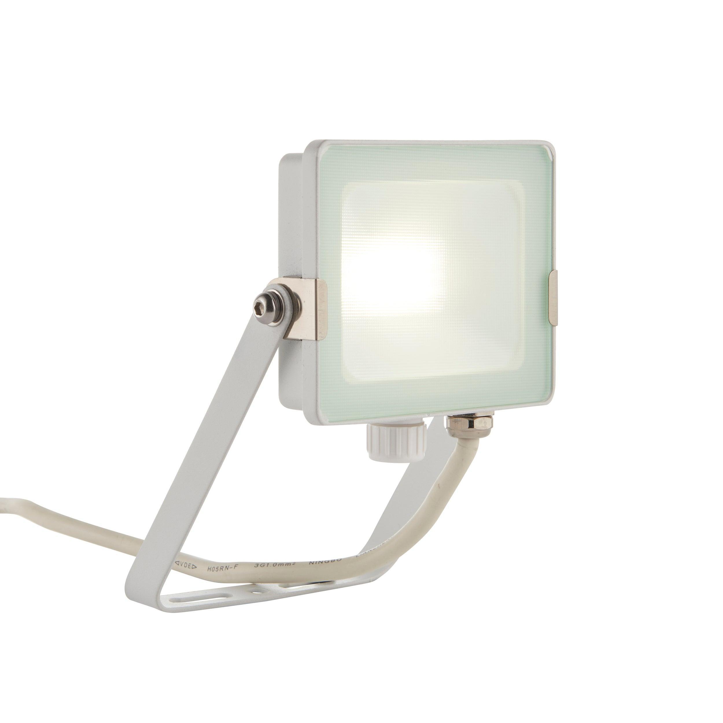 salde ip65 white led flood light 20w cool white by saxby lighting, close up image 169