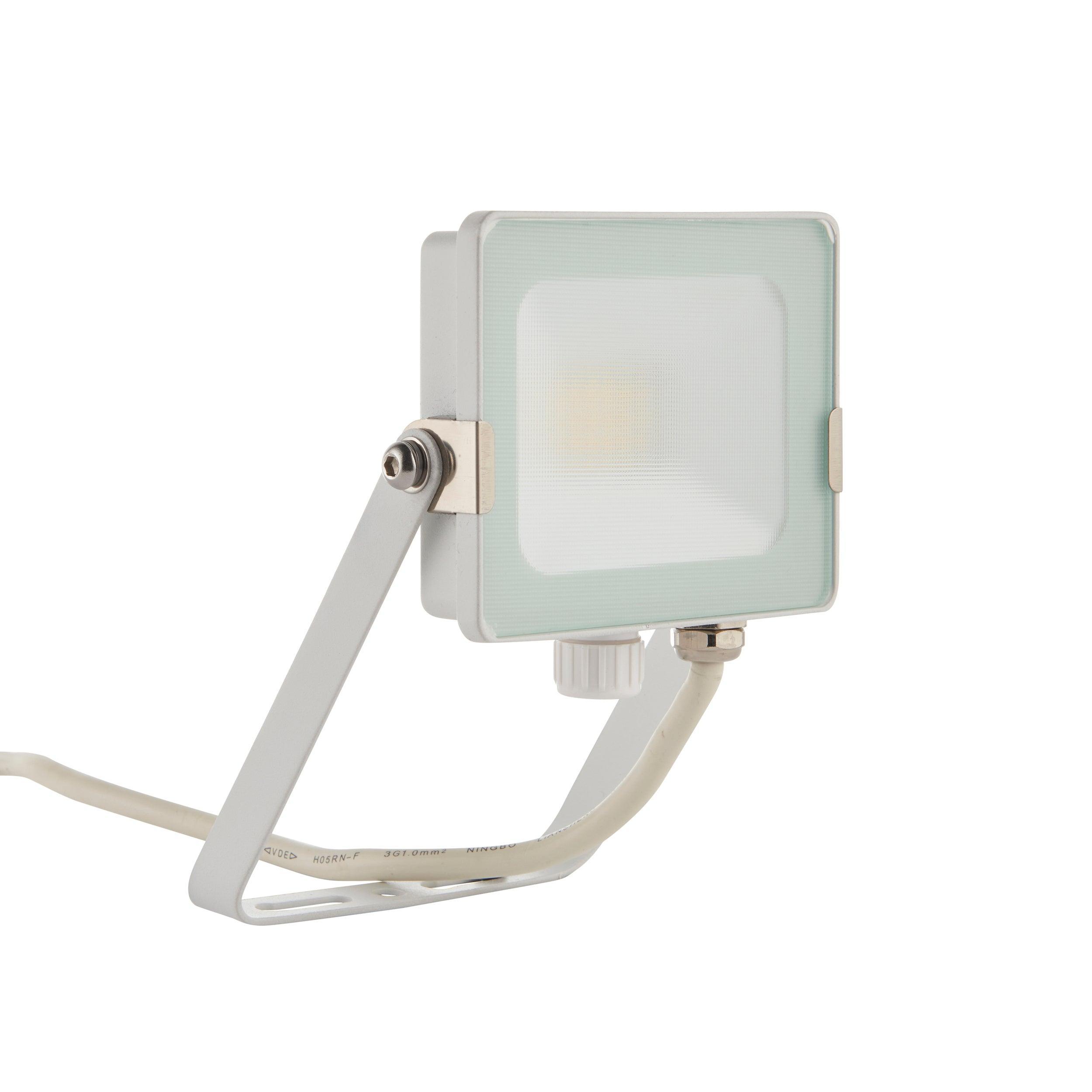 salde ip65 white led flood light 20w cool white by saxby lighting, close up image 145