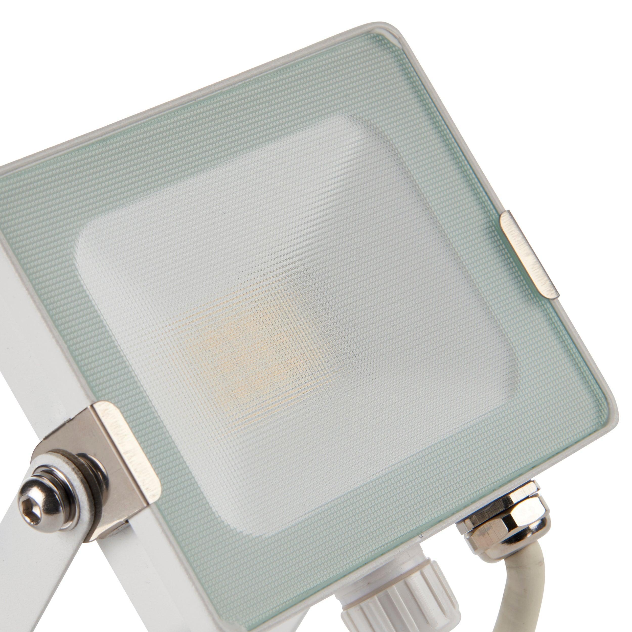 salde ip65 white led flood light 20w cool white by saxby lighting, close up image 87