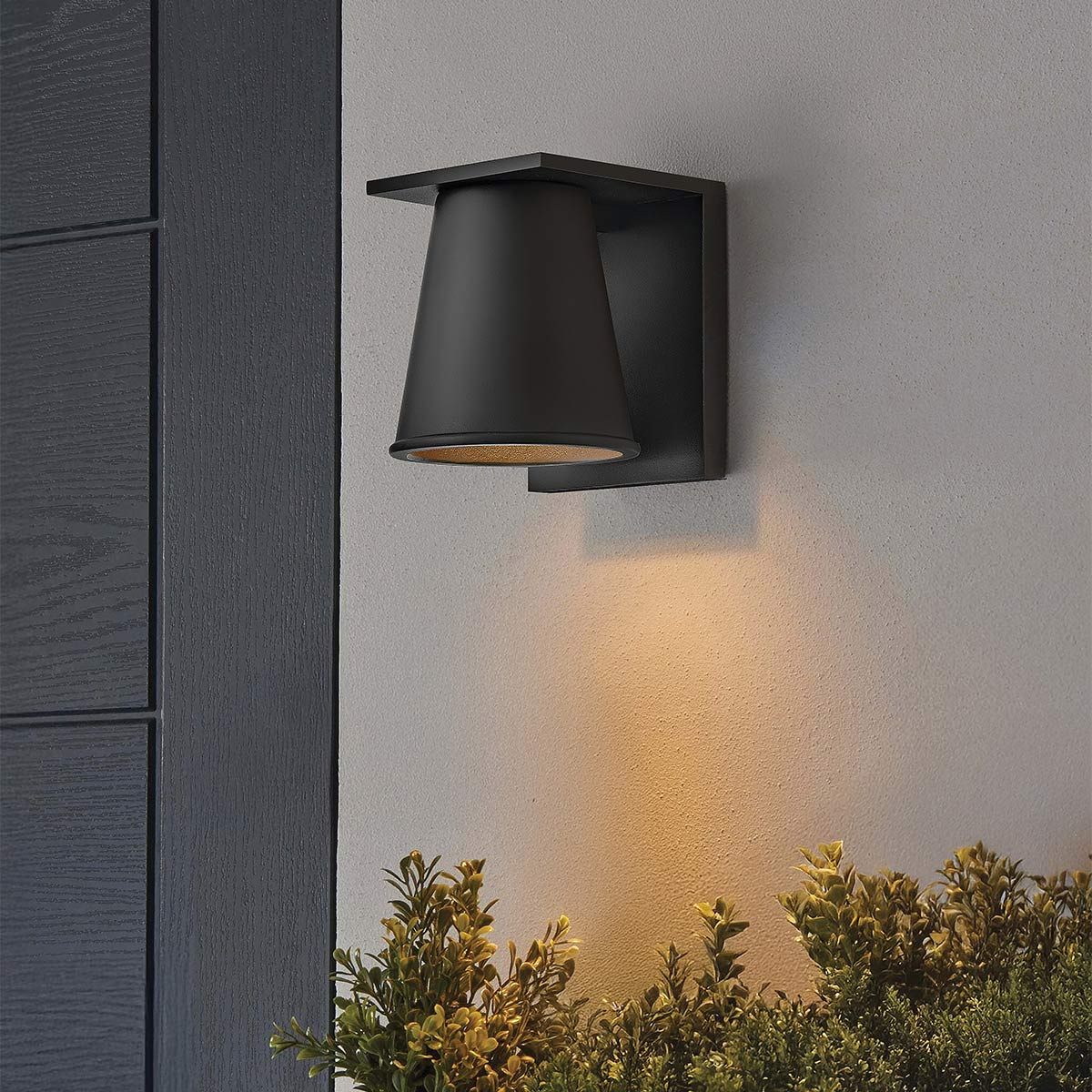 Hinkley Coastal Small Black Outdoor Wall Lantern