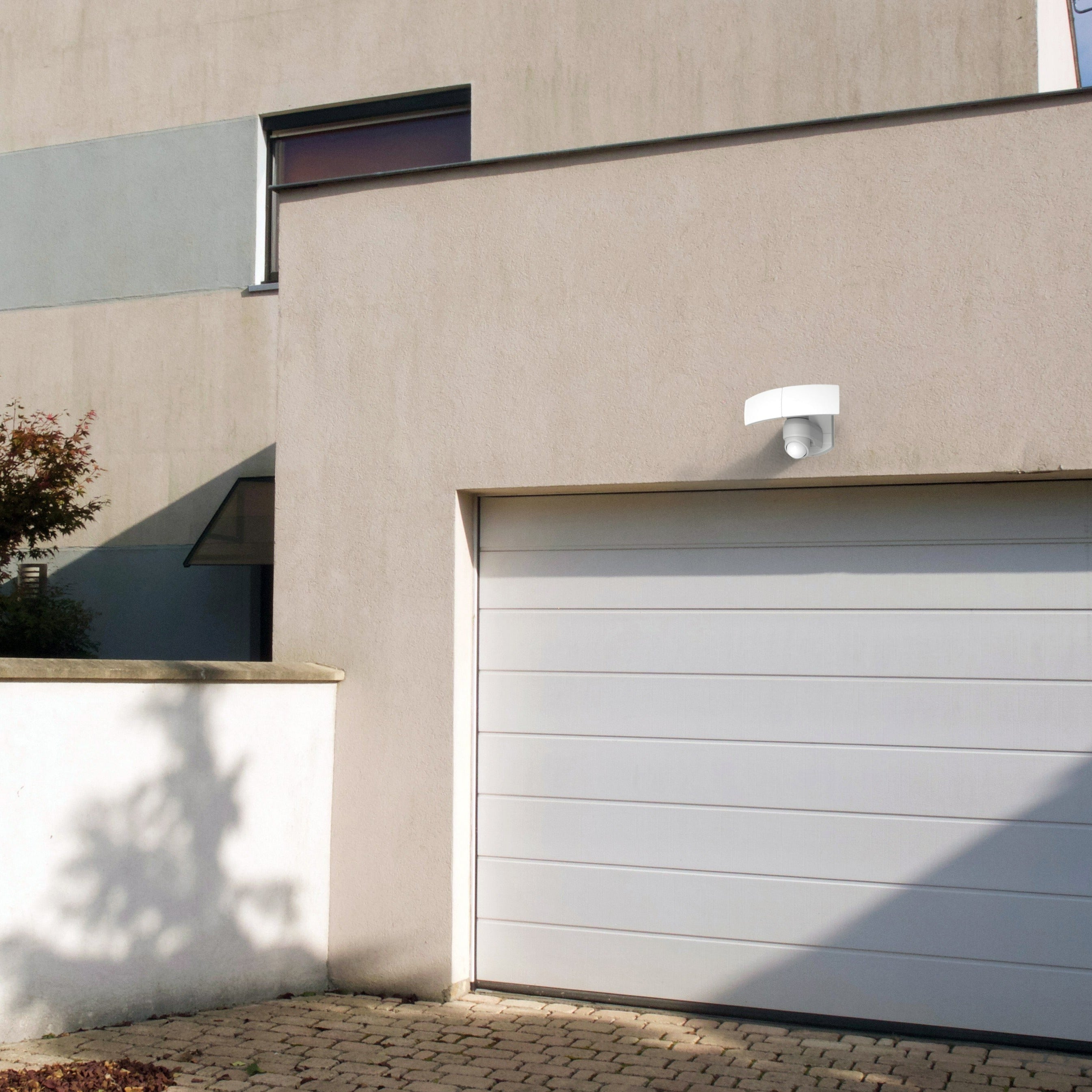 Lutec Arc IP54 Outdoor LED Wall Light In White