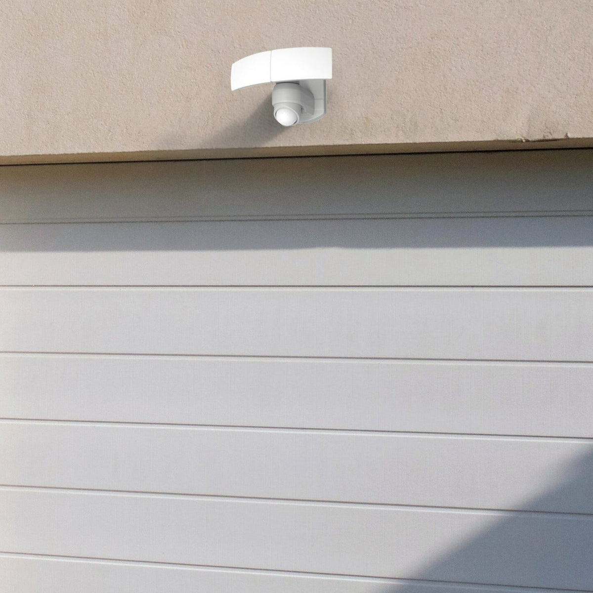 Lutec Arc IP54 Outdoor LED Wall Light In White