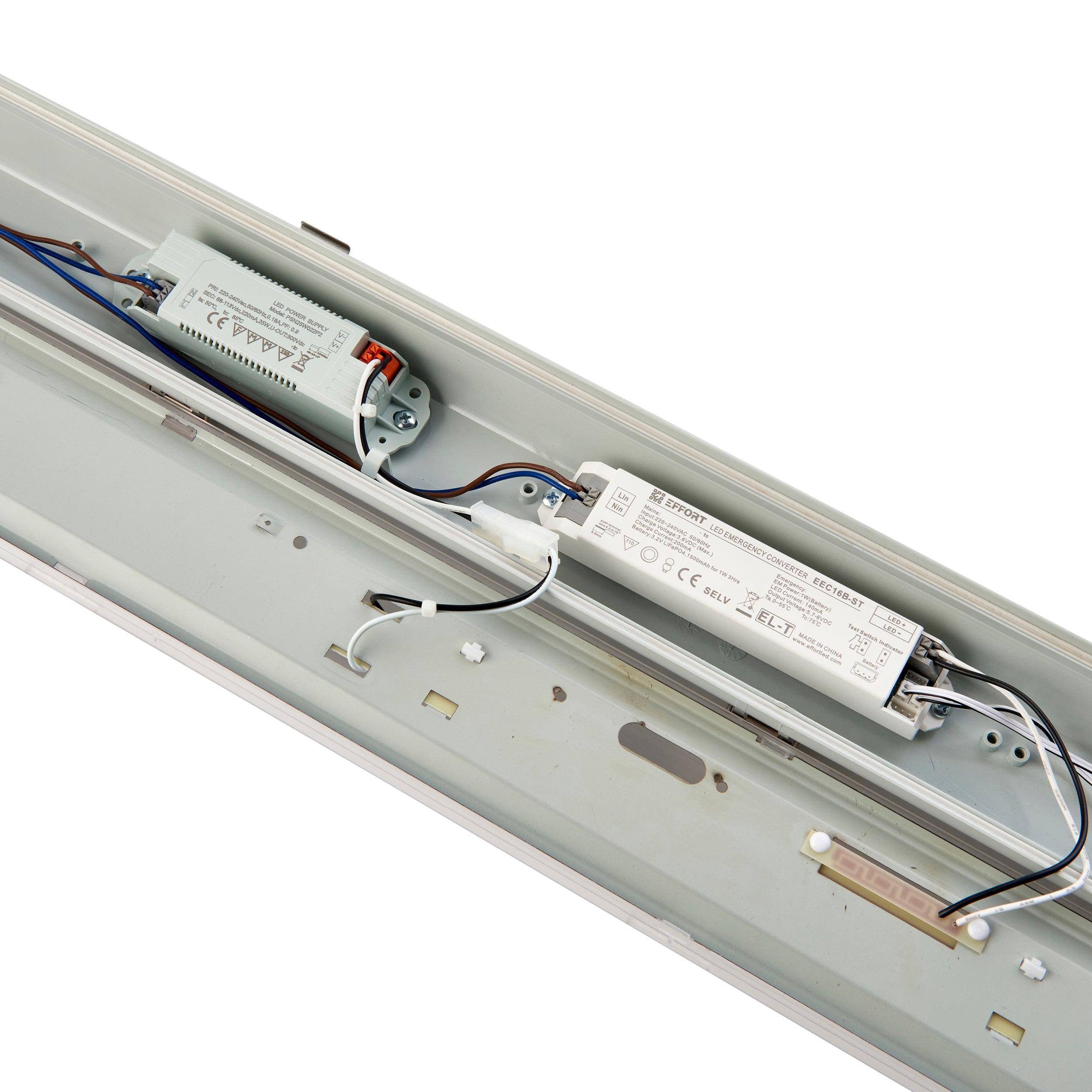 led anti corrosive led cool white batten light 4000k 6ft em em ip65 35w by saxby lighting, close up image 374