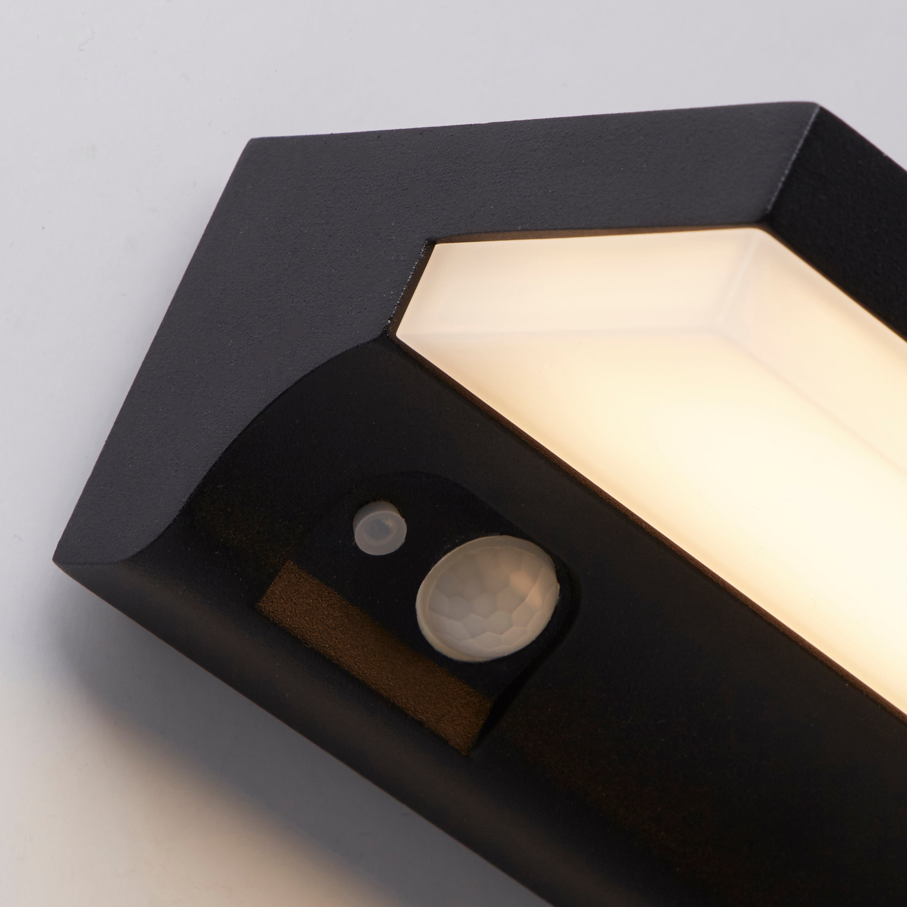 Searchlight Solar Black LED Outdoor Wall Light - 6cm