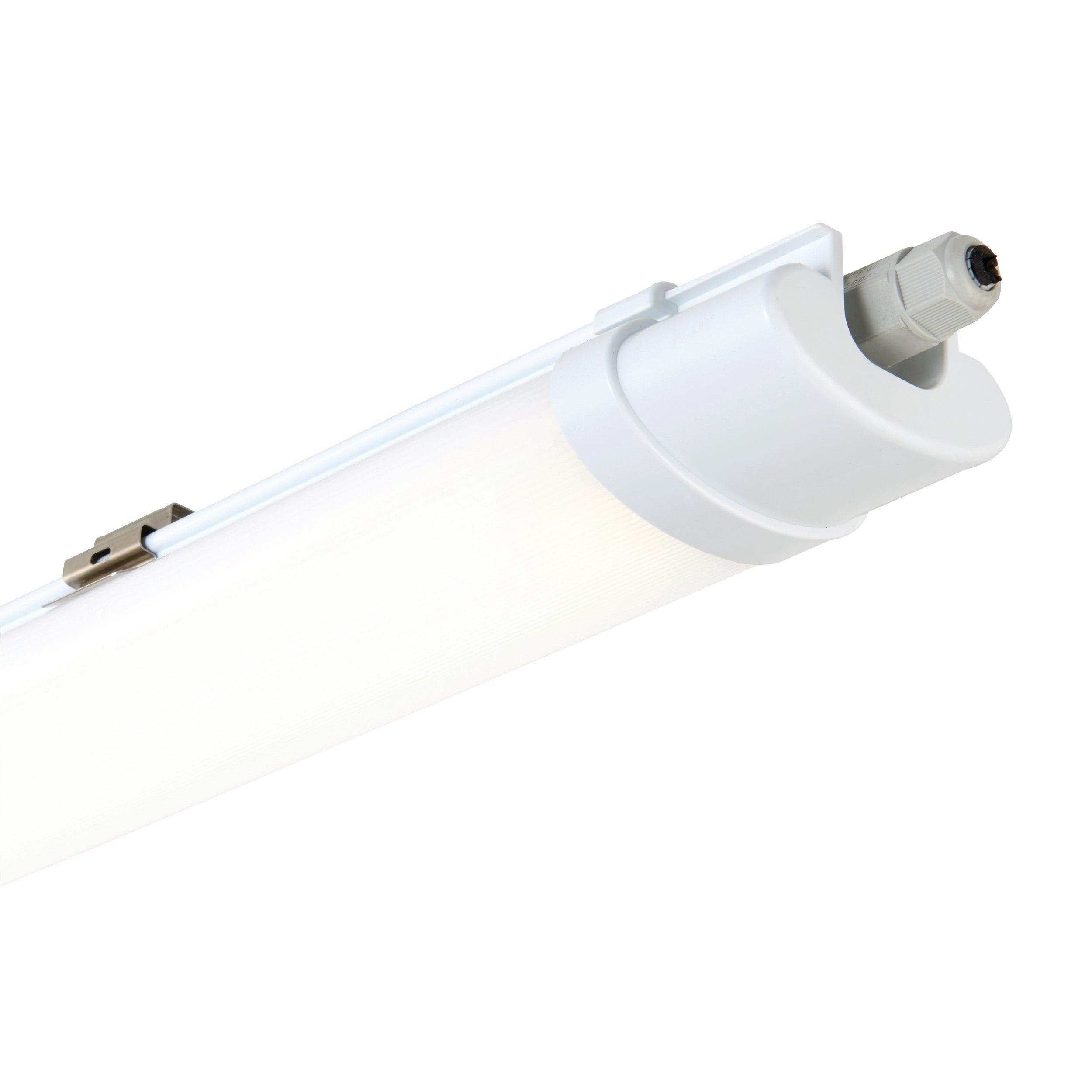 reeve connect led batten light 5ft ip65 45w by saxby lighting, close up image 366