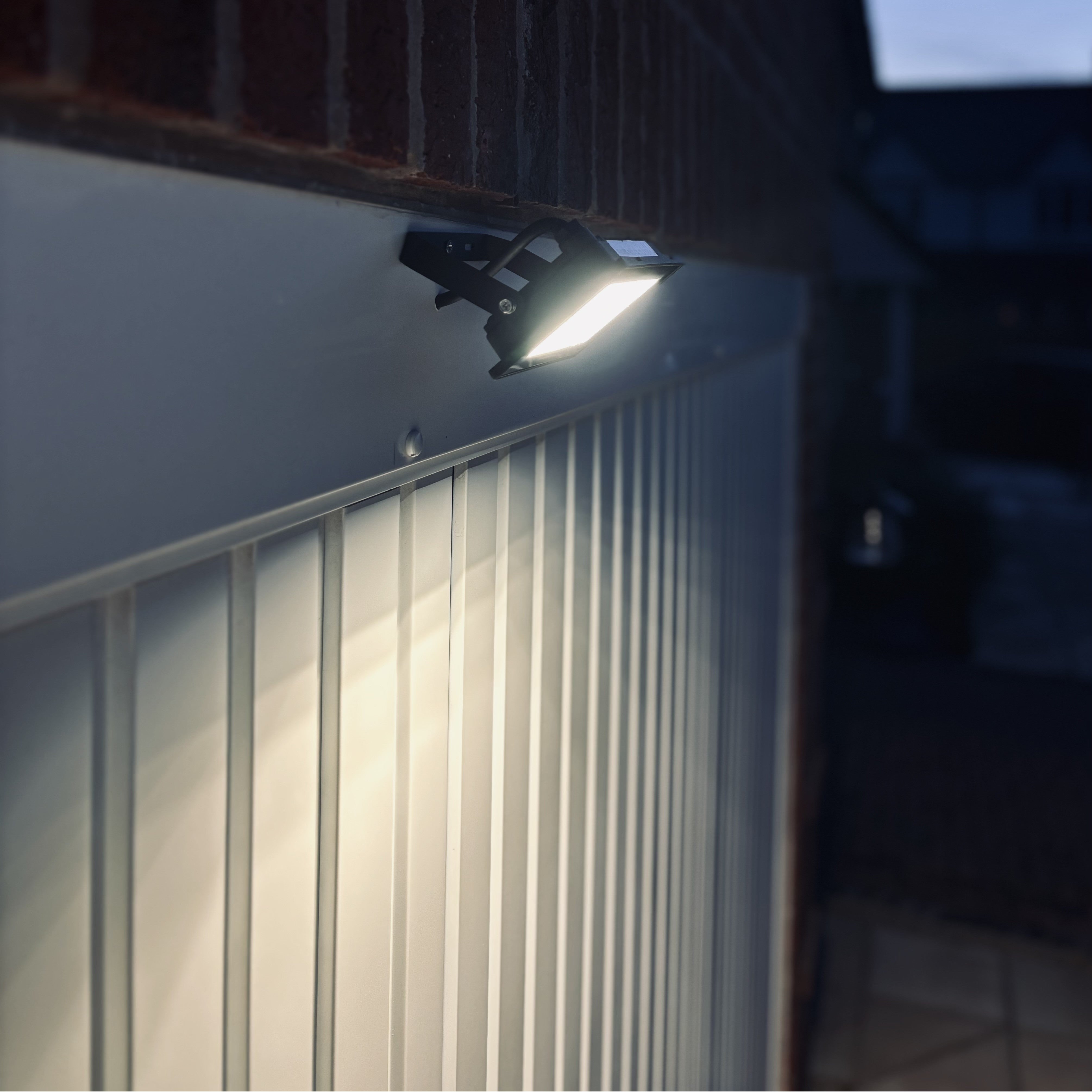 Lutec Halo 20W LED Outdoor Floodlight – Black (IP65)