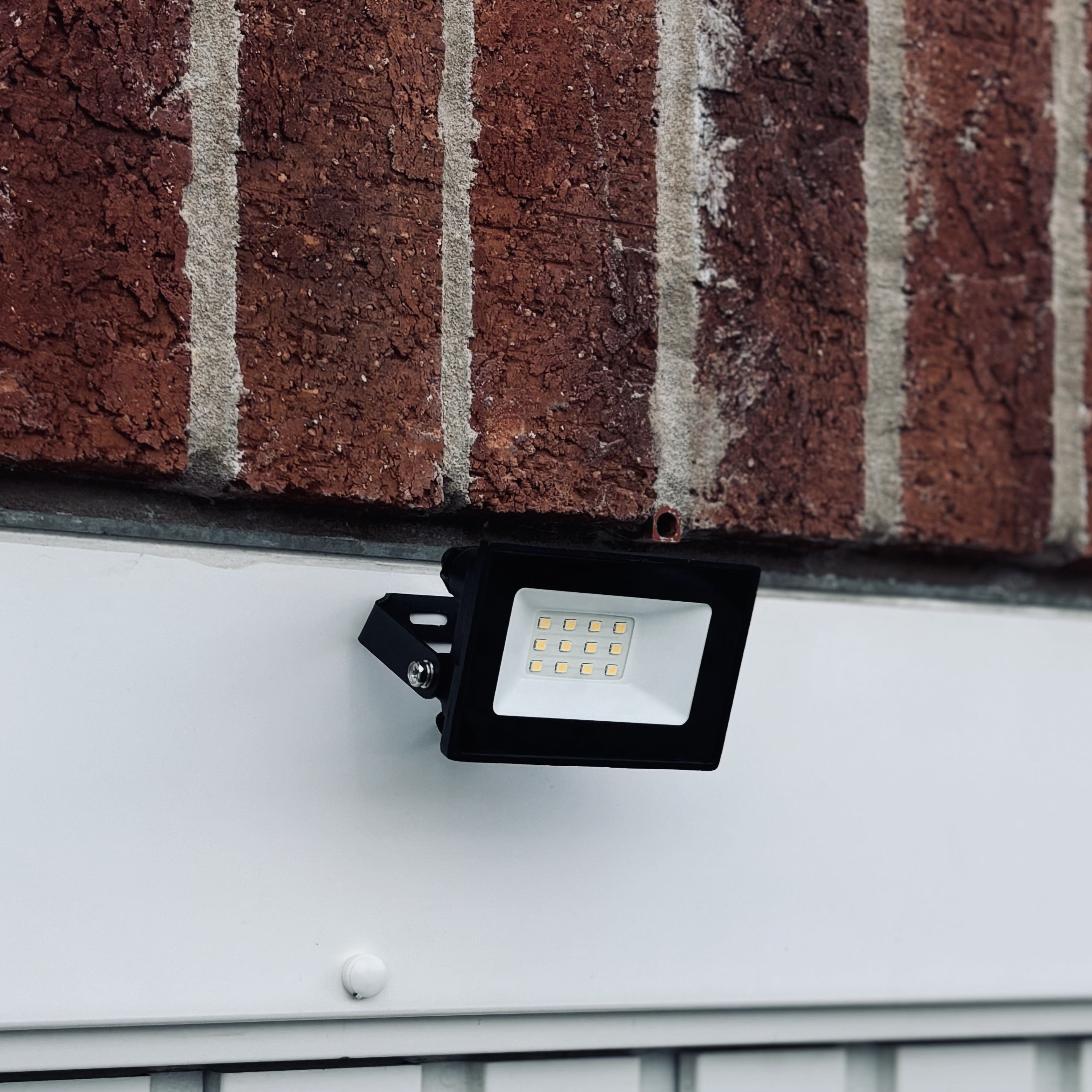 Lutec Halo 20W LED Outdoor Floodlight – Black (IP65)