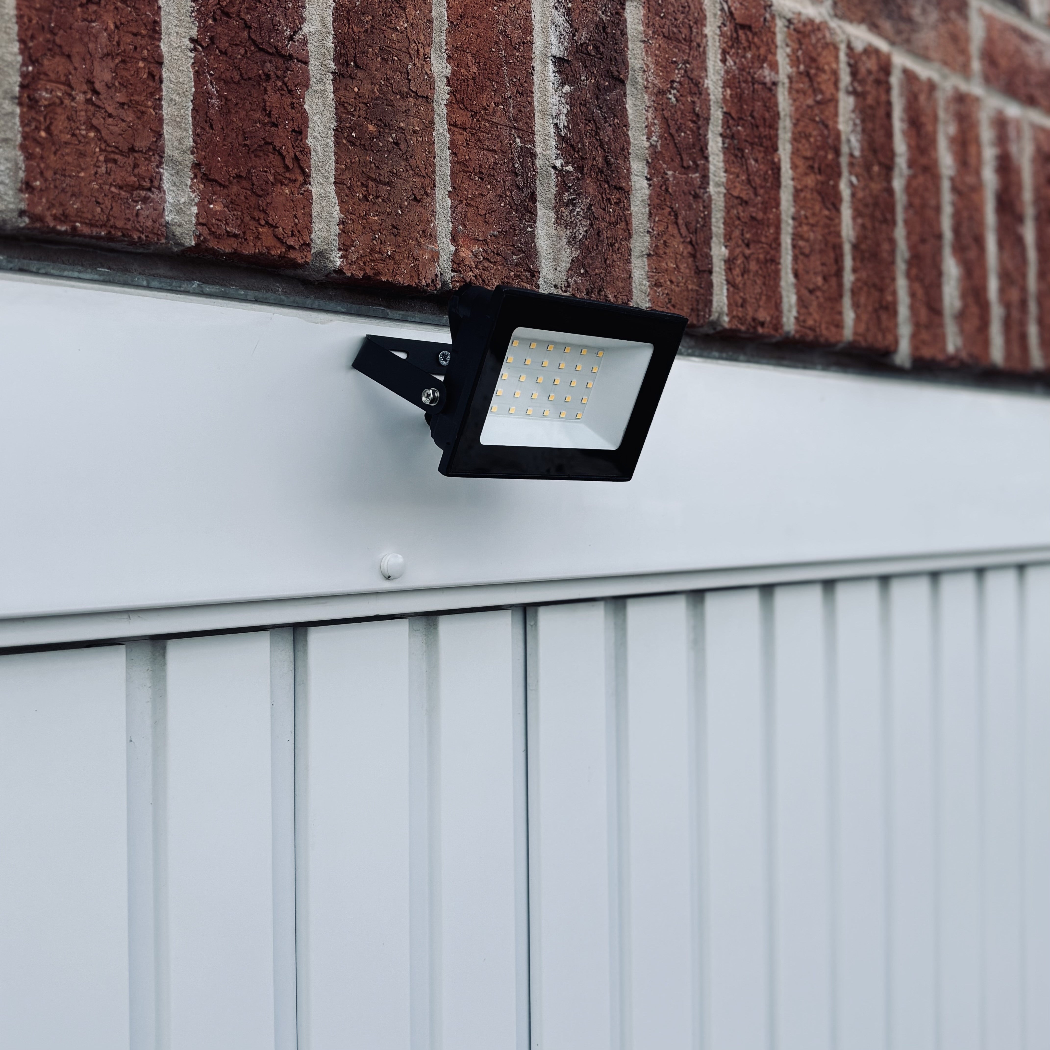 Lutec Halo 30W LED Outdoor Floodlight – Black (IP65)