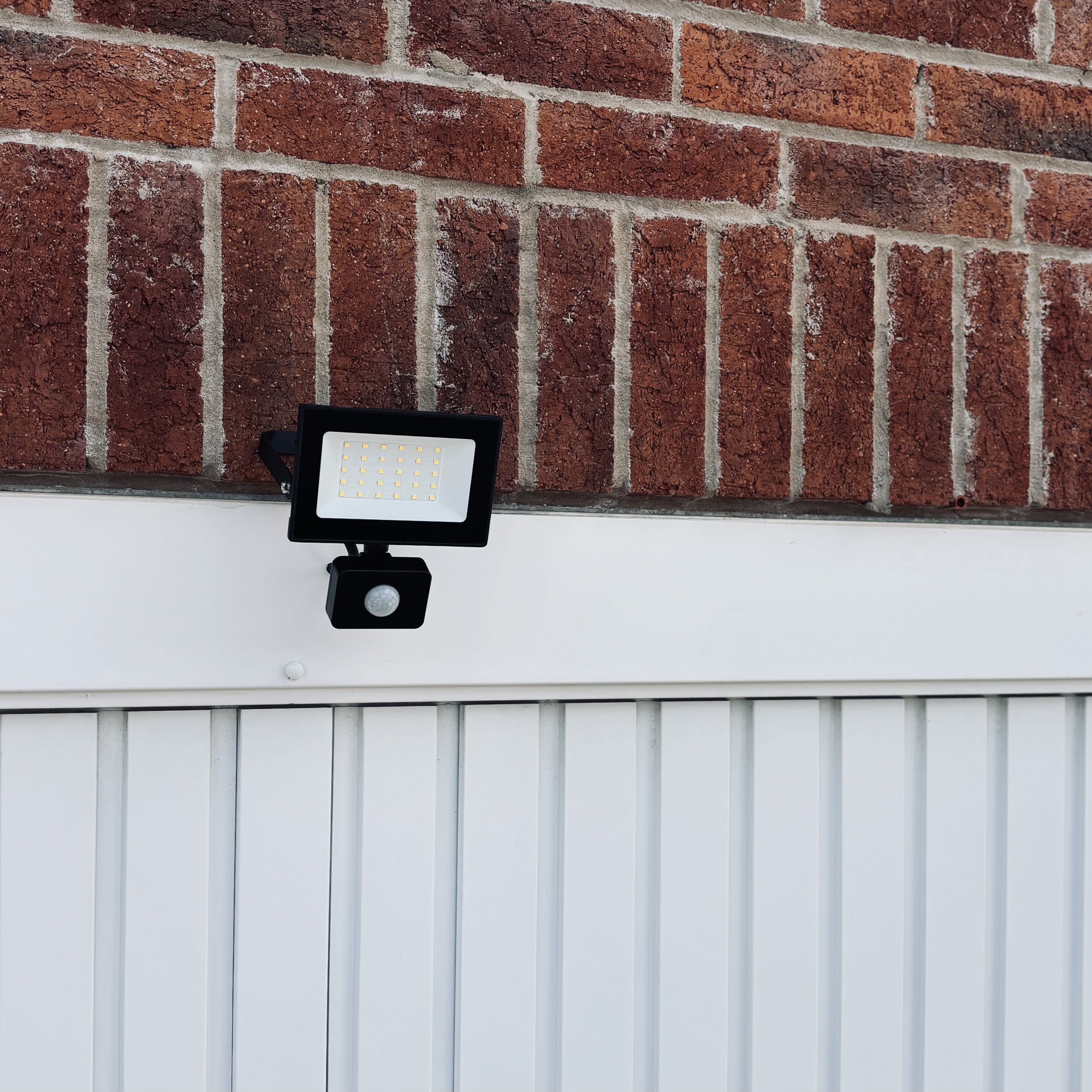 Lutec Halo 50W LED PIR Outdoor Floodlight – Black (IP44)
