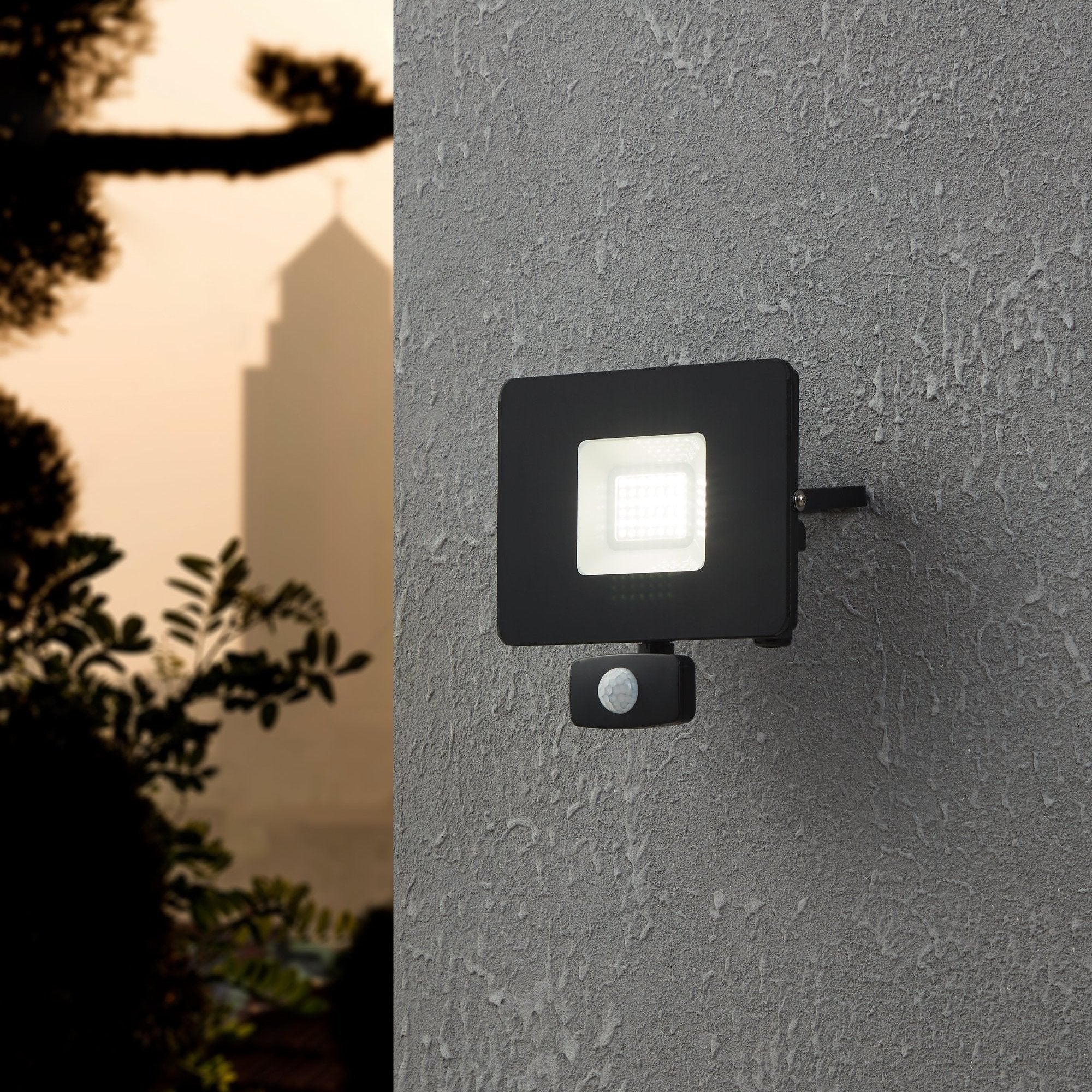 eglo faedo 3 ip44 outdoor led black pir flood light 31w