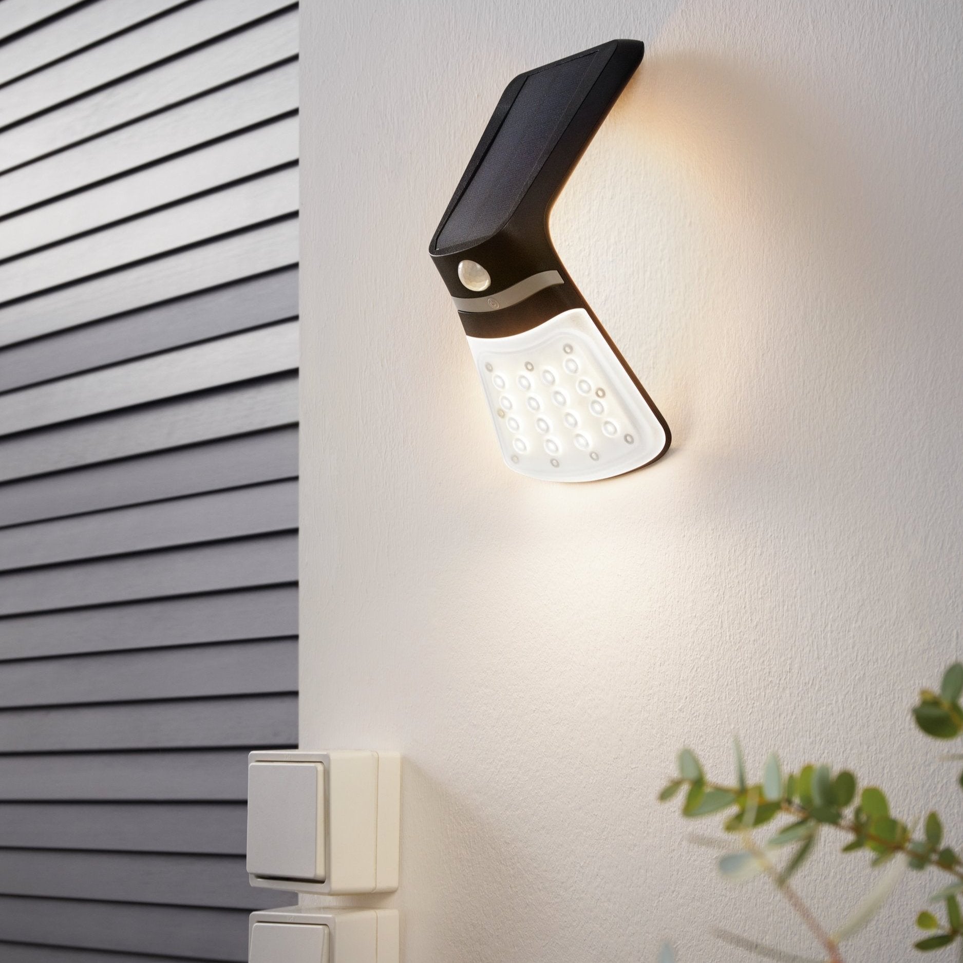 eglo lamozzo 1 black led solar powered wall light ip44